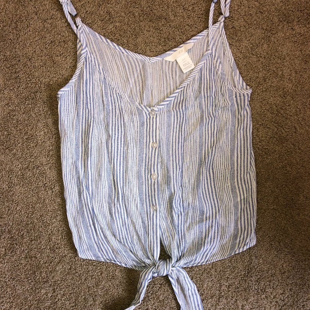 H&M Blue crop-tied top - size 4